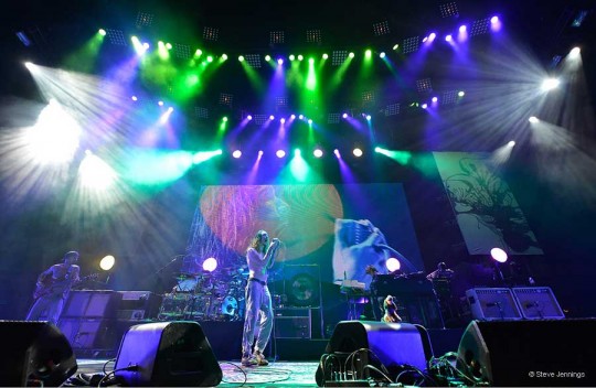 Incubus @copy; Steve Jennings Incubus photo by Steve Jennings